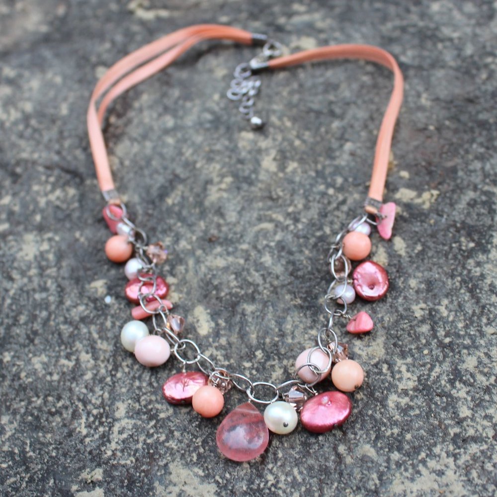 [5/$25] Pretty Peach Pink Simple Stone Glass Necklace